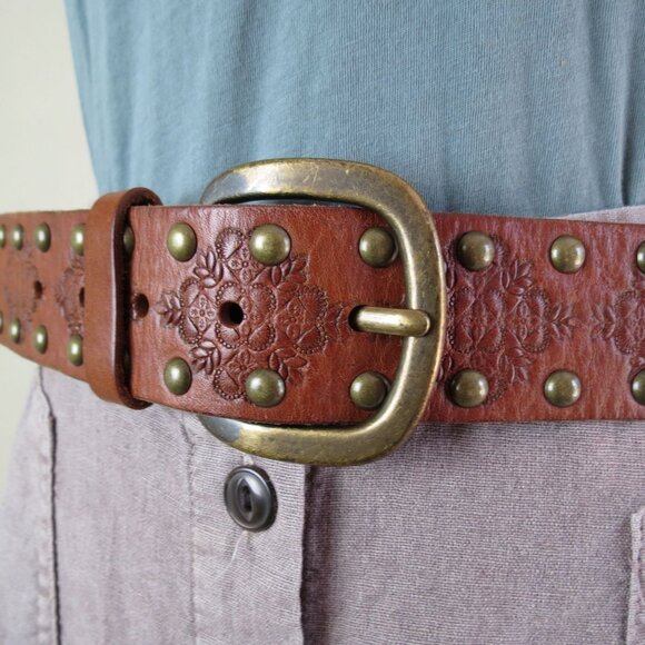 FOSSIL Women's Brown Tooled Leather Studded Belt S - Picture 3 of 8